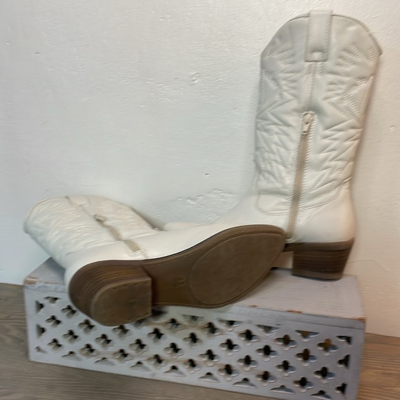 #0203 Steve Madden Western Style Zippered Boot Round Toe 2 inch Heel - Picture 8 of 8